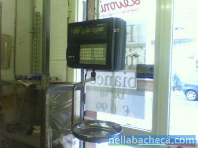 bilancia elettronica  portata 15 kg.