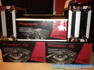 2x Pioneer CDJ-2000 Nexus + 1x DJM900 Nexus