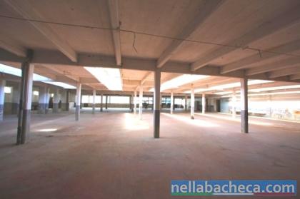 Loft primi 900 in area industriale per servizi fotografici e video.