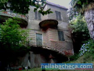 VILLA BIFAMILIARE PREGIATA IN ZONA PRIVATA E SIGNORILE A € 285000